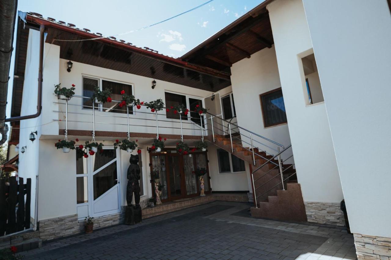 Pensiunea La Lenuta Onceşti Esterno foto