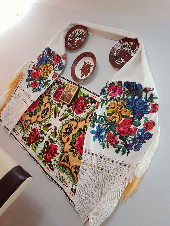 Pensiunea La Lenuta Onceşti Esterno foto